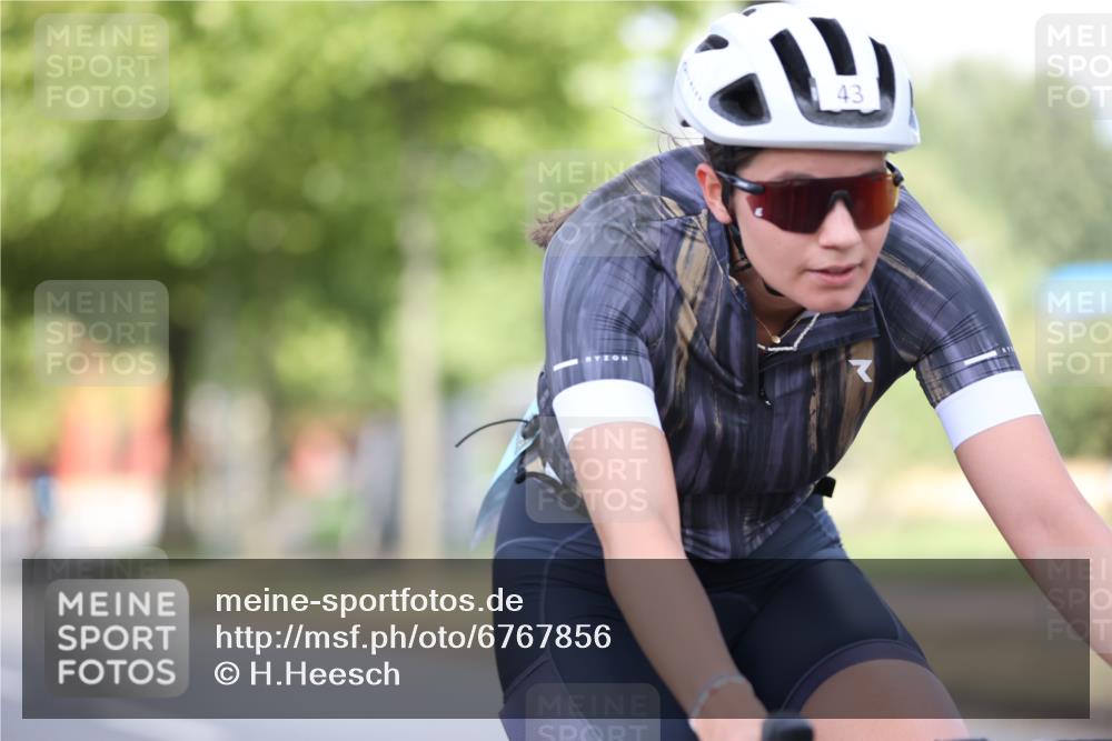 11.08.2024 - GEWOBA Citytriathlon Bremen H.Heesch http://msf.ph/oto/6767856 11.08.2024 10:38:35 Radfahren 4, 11, 29, 43, 58, 95 meine-sportfotos.de