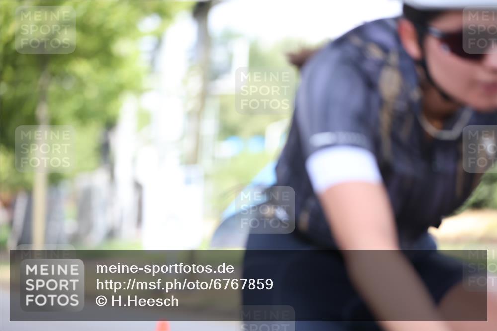 11.08.2024 - GEWOBA Citytriathlon Bremen H.Heesch http://msf.ph/oto/6767859 11.08.2024 10:38:35 Radfahren 4, 11, 29, 43, 58, 95 meine-sportfotos.de