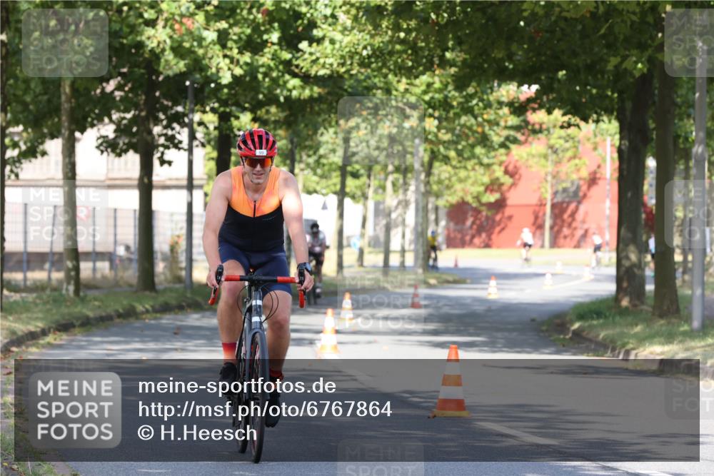 11.08.2024 - GEWOBA Citytriathlon Bremen H.Heesch http://msf.ph/oto/6767864 11.08.2024 10:21:23 Radfahren 9, 30, 31, 75, 78, 99 meine-sportfotos.de