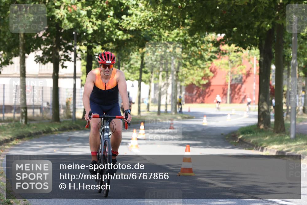 11.08.2024 - GEWOBA Citytriathlon Bremen H.Heesch http://msf.ph/oto/6767866 11.08.2024 10:21:23 Radfahren 9, 30, 31, 75, 78, 99 meine-sportfotos.de