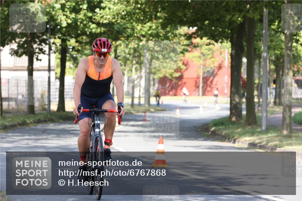 11.08.2024 - GEWOBA Citytriathlon Bremen H.Heesch http://msf.ph/oto/6767868 11.08.2024 10:21:23 Radfahren 9, 30, 31, 75, 78, 99 meine-sportfotos.de