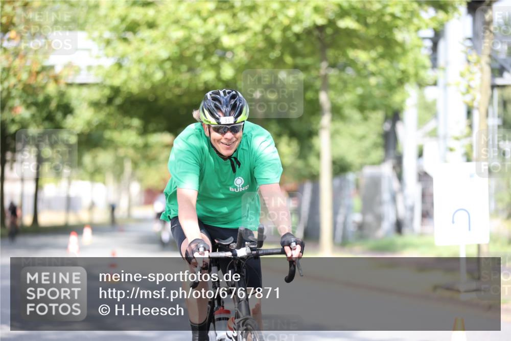 11.08.2024 - GEWOBA Citytriathlon Bremen H.Heesch http://msf.ph/oto/6767871 11.08.2024 10:38:52 Radfahren 31, 45, 91 meine-sportfotos.de