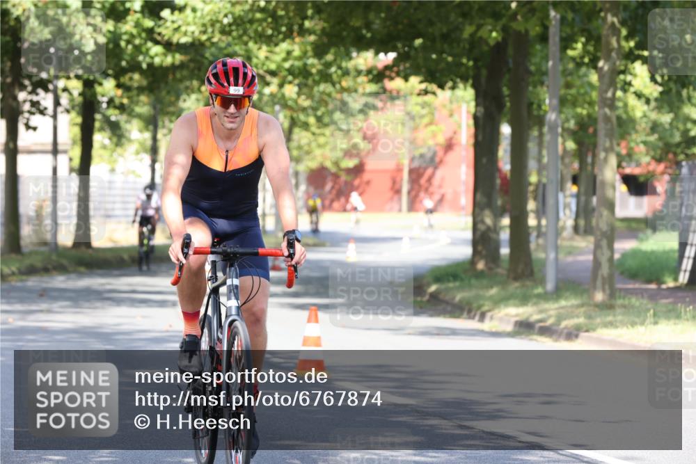11.08.2024 - GEWOBA Citytriathlon Bremen H.Heesch http://msf.ph/oto/6767874 11.08.2024 10:21:23 Radfahren 9, 30, 31, 75, 78, 99 meine-sportfotos.de
