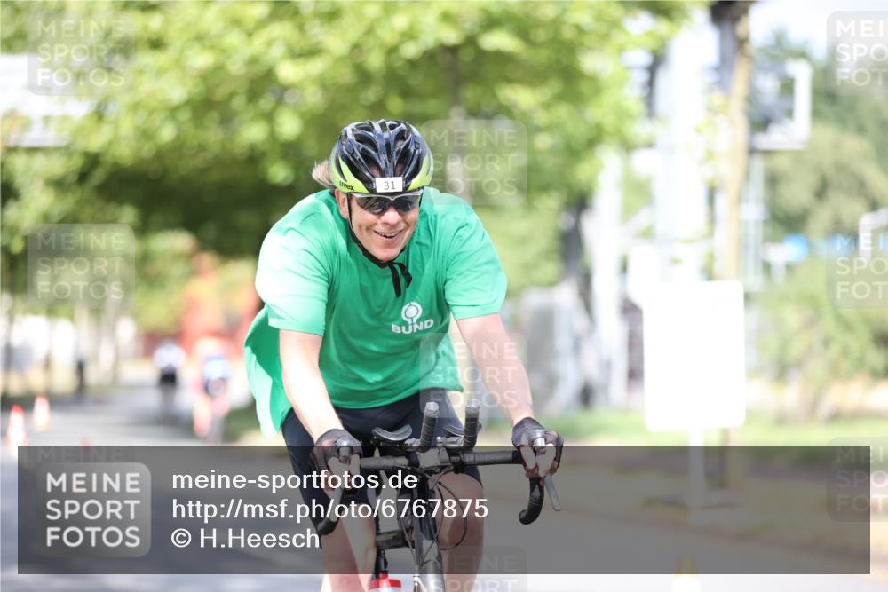 11.08.2024 - GEWOBA Citytriathlon Bremen H.Heesch http://msf.ph/oto/6767875 11.08.2024 10:38:53 Radfahren 31, 45, 91 meine-sportfotos.de
