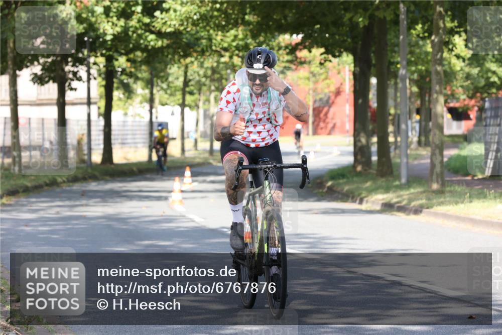 11.08.2024 - GEWOBA Citytriathlon Bremen H.Heesch http://msf.ph/oto/6767876 11.08.2024 10:21:30 Radfahren 27, 31, 77, 78, 99, 110 meine-sportfotos.de