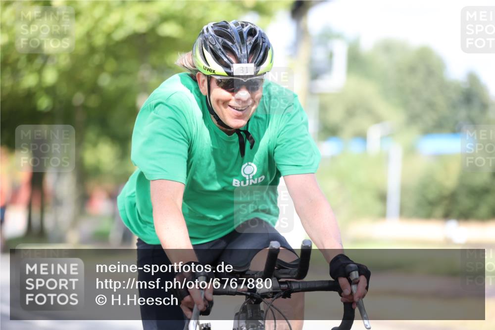 11.08.2024 - GEWOBA Citytriathlon Bremen H.Heesch http://msf.ph/oto/6767880 11.08.2024 10:38:53 Radfahren 31, 45, 91 meine-sportfotos.de
