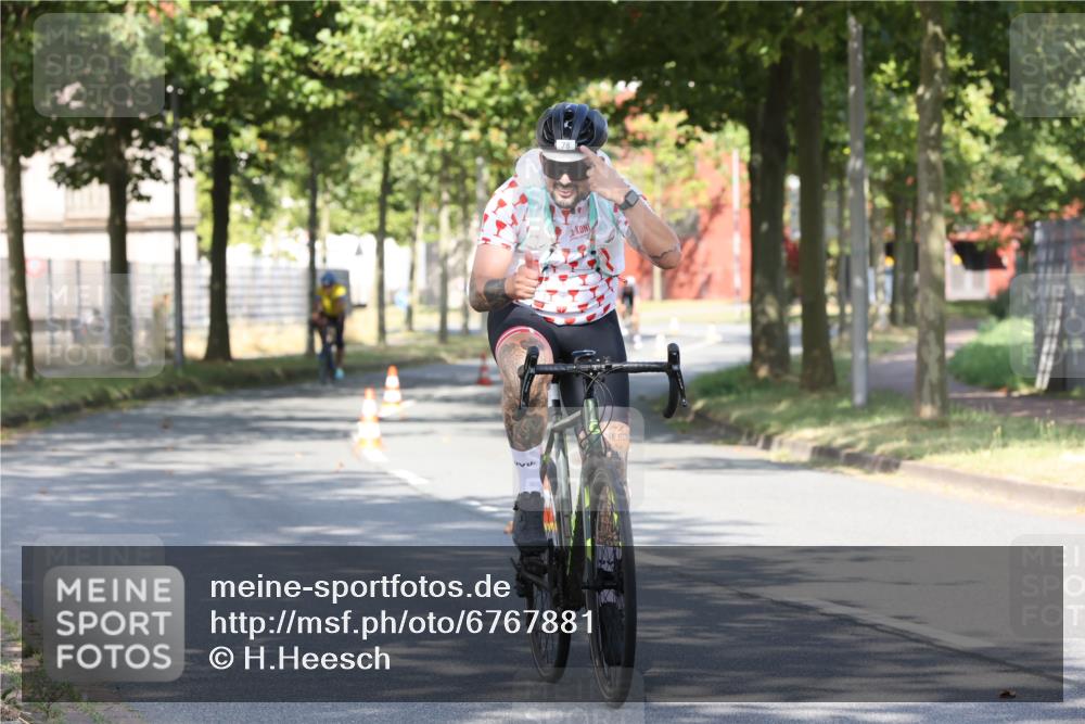 11.08.2024 - GEWOBA Citytriathlon Bremen H.Heesch http://msf.ph/oto/6767881 11.08.2024 10:21:30 Radfahren 27, 31, 77, 78, 99, 110 meine-sportfotos.de