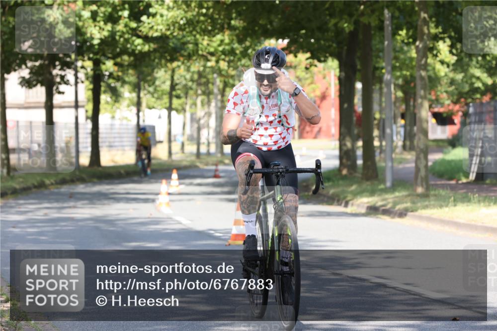 11.08.2024 - GEWOBA Citytriathlon Bremen H.Heesch http://msf.ph/oto/6767883 11.08.2024 10:21:30 Radfahren 27, 31, 77, 78, 99, 110 meine-sportfotos.de