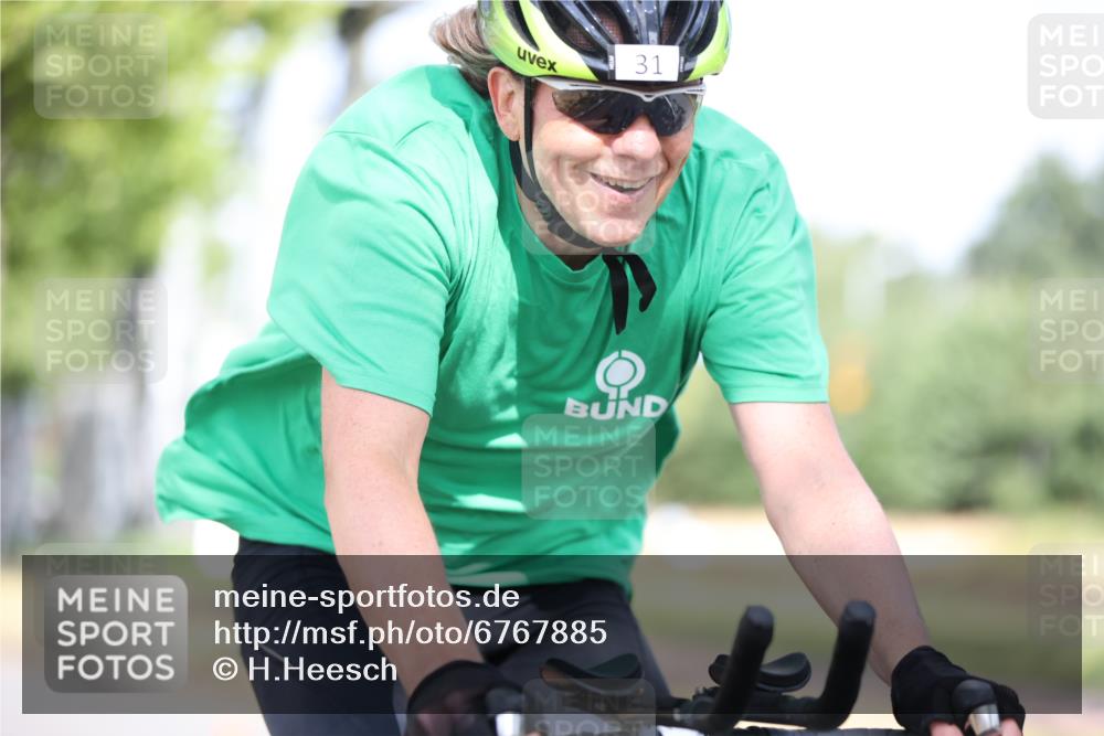 11.08.2024 - GEWOBA Citytriathlon Bremen H.Heesch http://msf.ph/oto/6767885 11.08.2024 10:38:53 Radfahren 31, 45, 91 meine-sportfotos.de