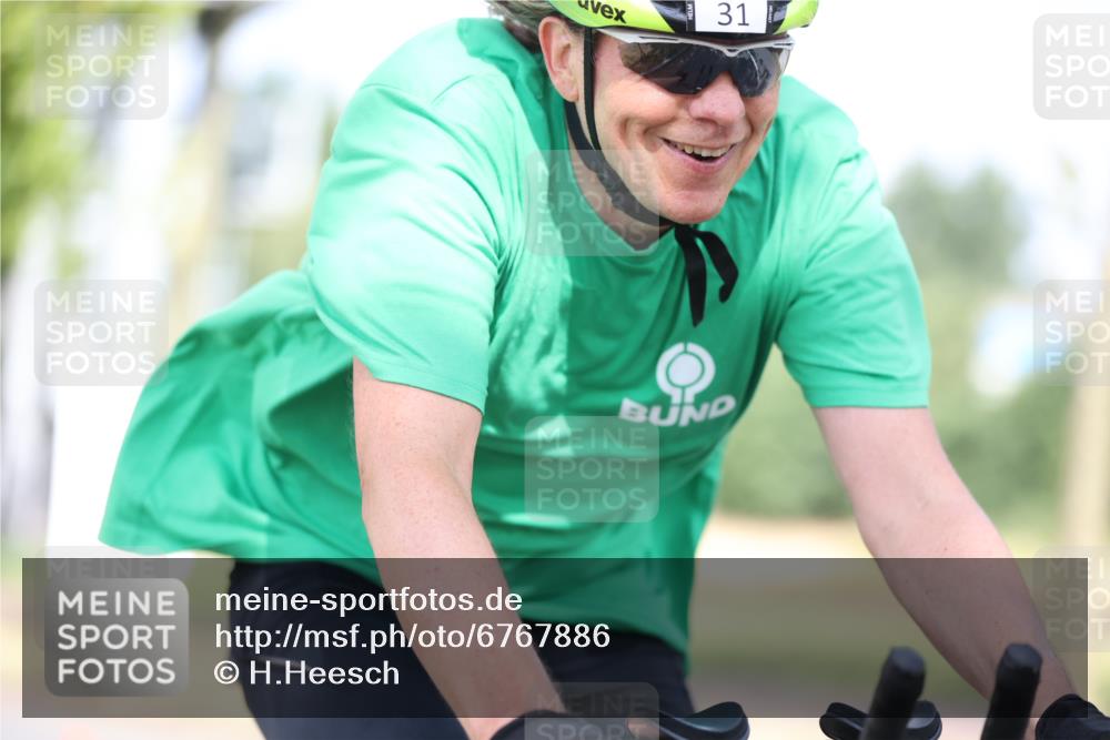 11.08.2024 - GEWOBA Citytriathlon Bremen H.Heesch http://msf.ph/oto/6767886 11.08.2024 10:38:53 Radfahren 31, 45, 91 meine-sportfotos.de