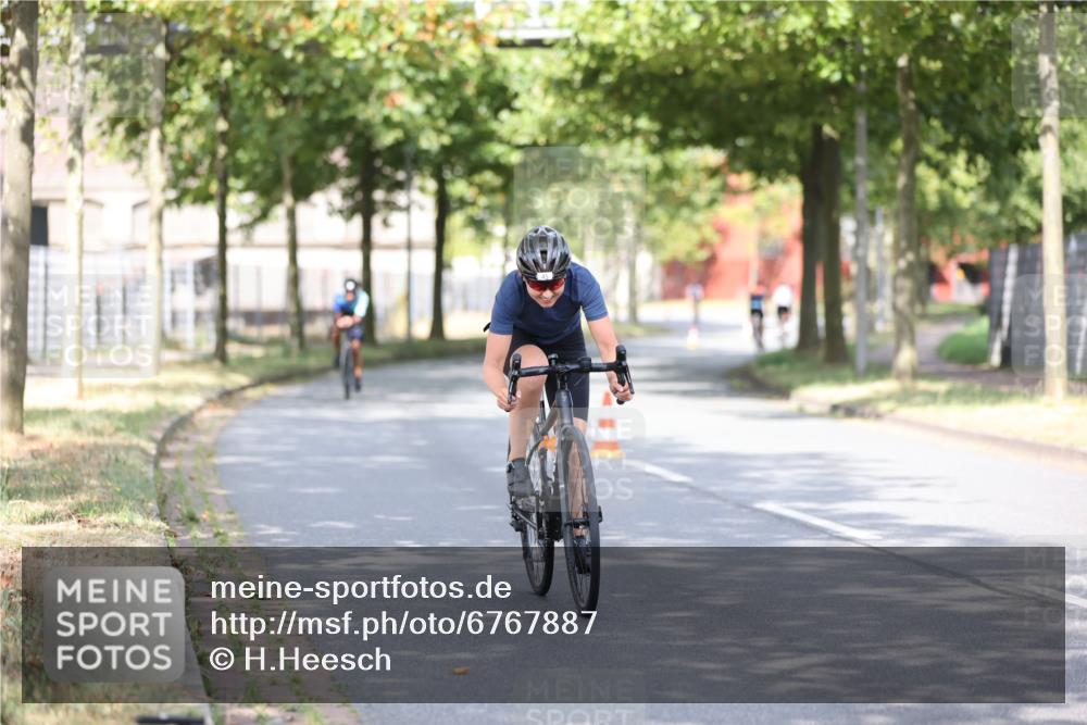 11.08.2024 - GEWOBA Citytriathlon Bremen H.Heesch http://msf.ph/oto/6767887 11.08.2024 10:38:57 Radfahren 31, 45, 91 meine-sportfotos.de