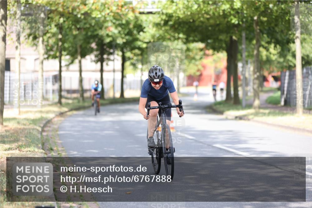 11.08.2024 - GEWOBA Citytriathlon Bremen H.Heesch http://msf.ph/oto/6767888 11.08.2024 10:38:57 Radfahren 31, 45, 91 meine-sportfotos.de