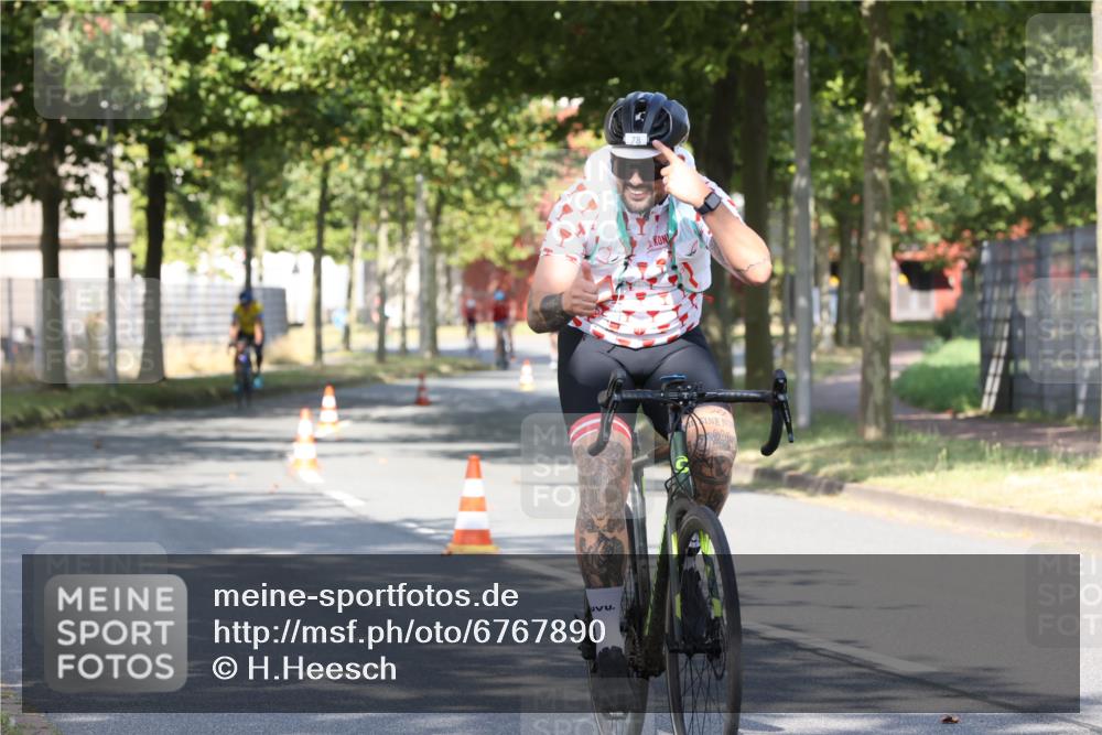 11.08.2024 - GEWOBA Citytriathlon Bremen H.Heesch http://msf.ph/oto/6767890 11.08.2024 10:21:30 Radfahren 27, 31, 77, 78, 99, 110 meine-sportfotos.de