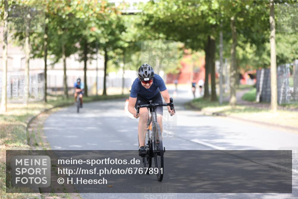 11.08.2024 - GEWOBA Citytriathlon Bremen H.Heesch http://msf.ph/oto/6767891 11.08.2024 10:38:57 Radfahren 31, 45, 91 meine-sportfotos.de