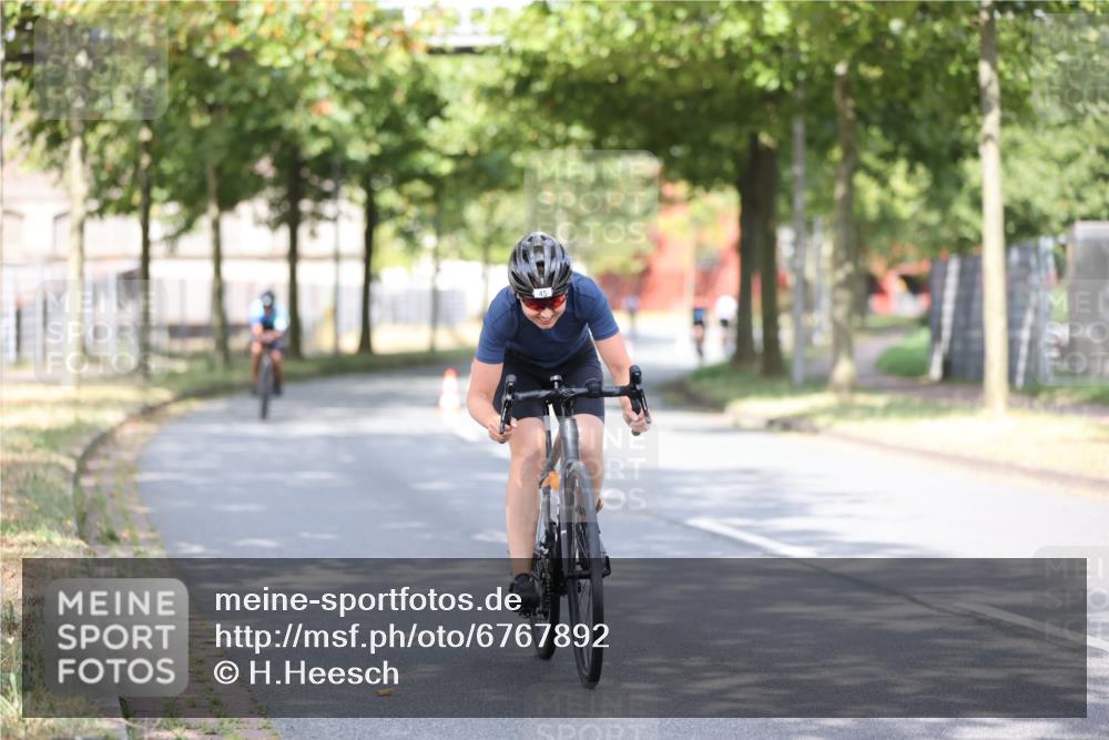 11.08.2024 - GEWOBA Citytriathlon Bremen H.Heesch http://msf.ph/oto/6767892 11.08.2024 10:38:57 Radfahren 31, 45, 91 meine-sportfotos.de