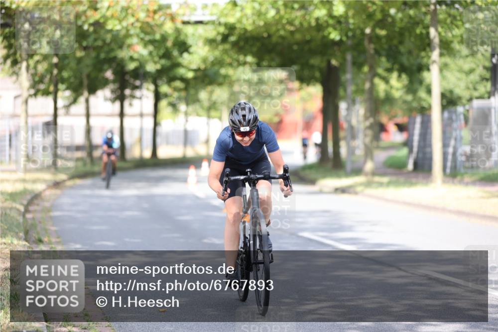 11.08.2024 - GEWOBA Citytriathlon Bremen H.Heesch http://msf.ph/oto/6767893 11.08.2024 10:38:57 Radfahren 31, 45, 91 meine-sportfotos.de
