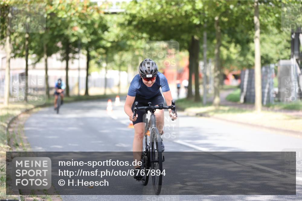 11.08.2024 - GEWOBA Citytriathlon Bremen H.Heesch http://msf.ph/oto/6767894 11.08.2024 10:38:57 Radfahren 31, 45, 91 meine-sportfotos.de