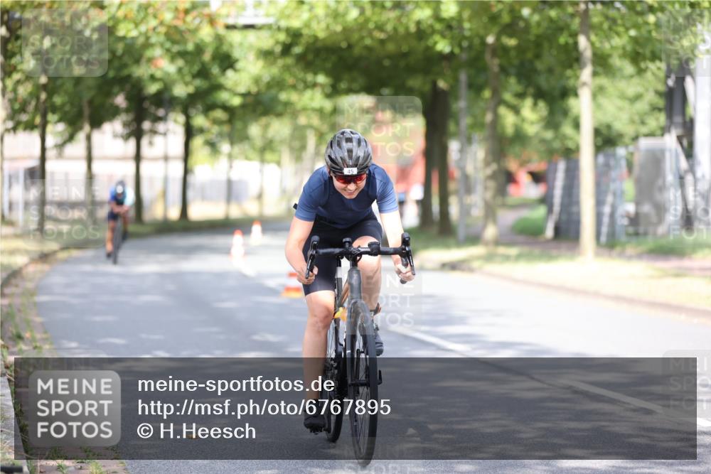 11.08.2024 - GEWOBA Citytriathlon Bremen H.Heesch http://msf.ph/oto/6767895 11.08.2024 10:38:58 Radfahren 20, 31, 45, 91 meine-sportfotos.de