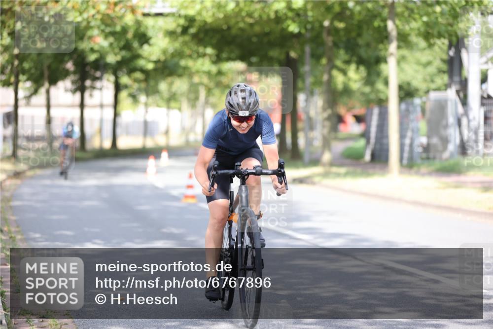 11.08.2024 - GEWOBA Citytriathlon Bremen H.Heesch http://msf.ph/oto/6767896 11.08.2024 10:38:58 Radfahren 20, 31, 45, 91 meine-sportfotos.de