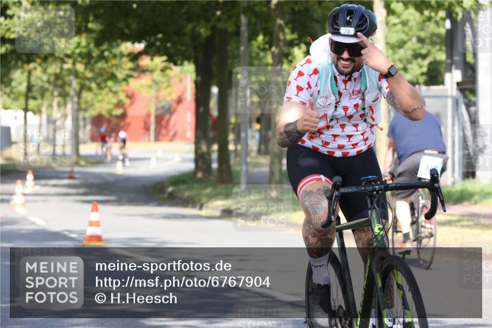11.08.2024 - GEWOBA Citytriathlon Bremen H.Heesch http://msf.ph/oto/6767904 11.08.2024 10:21:31 Radfahren 27, 69, 77, 78, 99, 110 meine-sportfotos.de