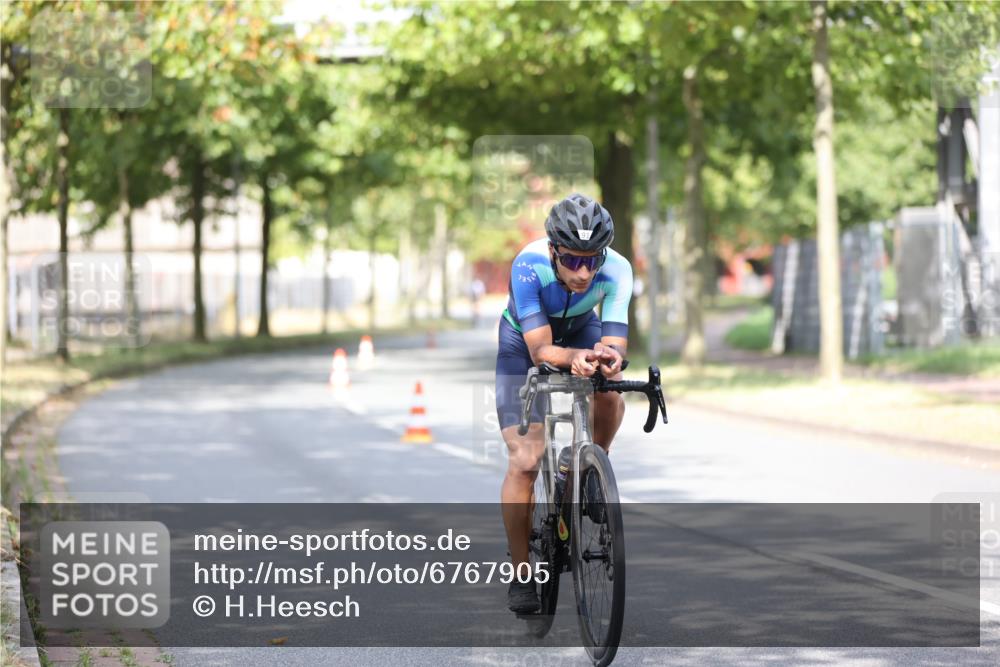 11.08.2024 - GEWOBA Citytriathlon Bremen H.Heesch http://msf.ph/oto/6767905 11.08.2024 10:39:00 Radfahren 20, 31, 45, 91 meine-sportfotos.de