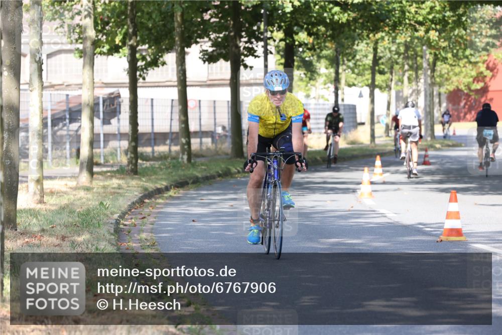 11.08.2024 - GEWOBA Citytriathlon Bremen H.Heesch http://msf.ph/oto/6767906 11.08.2024 10:21:36 Radfahren 27, 29, 42, 69, 77, 78, 99, 110 meine-sportfotos.de