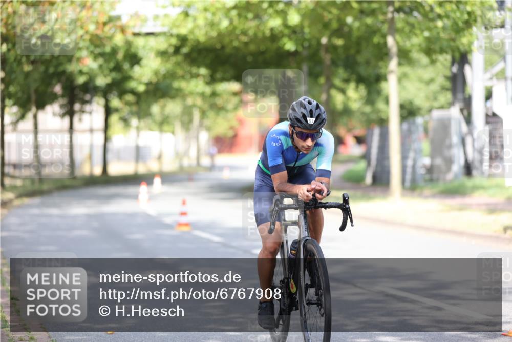 11.08.2024 - GEWOBA Citytriathlon Bremen H.Heesch http://msf.ph/oto/6767908 11.08.2024 10:39:00 Radfahren 20, 31, 45, 91 meine-sportfotos.de