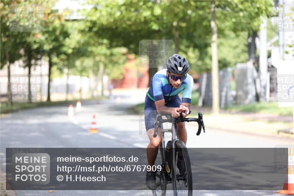 11.08.2024 - GEWOBA Citytriathlon Bremen H.Heesch http://msf.ph/oto/6767909 11.08.2024 10:39:00 Radfahren 20, 31, 45, 91 meine-sportfotos.de