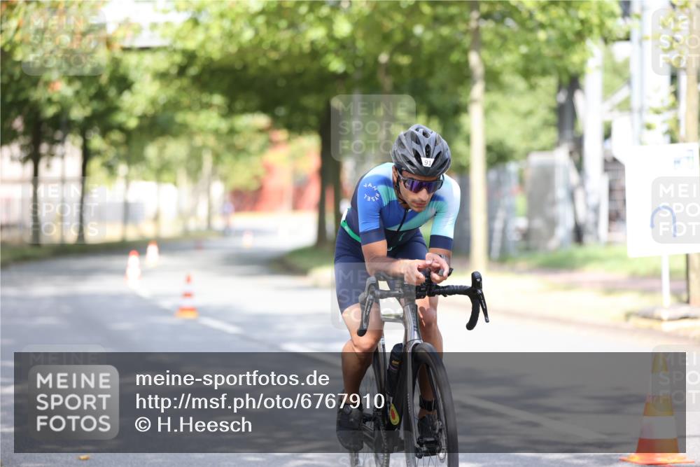 11.08.2024 - GEWOBA Citytriathlon Bremen H.Heesch http://msf.ph/oto/6767910 11.08.2024 10:39:01 Radfahren 20, 31, 45, 91 meine-sportfotos.de