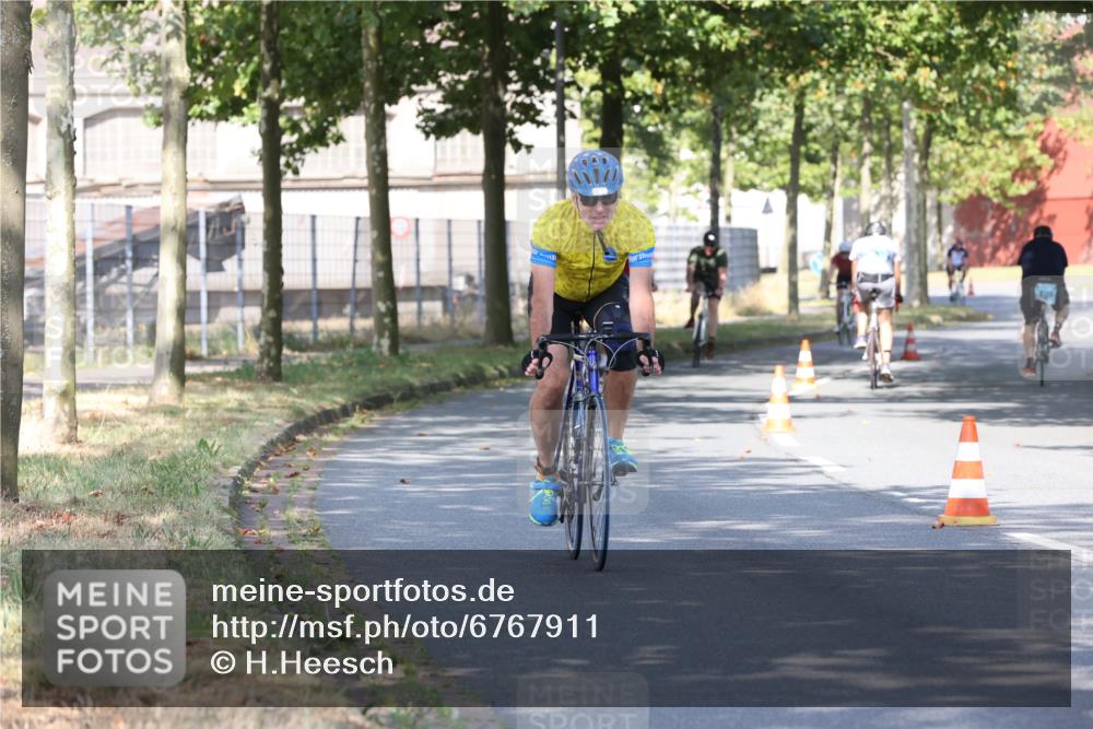 11.08.2024 - GEWOBA Citytriathlon Bremen H.Heesch http://msf.ph/oto/6767911 11.08.2024 10:21:36 Radfahren 27, 29, 42, 69, 77, 78, 99, 110 meine-sportfotos.de