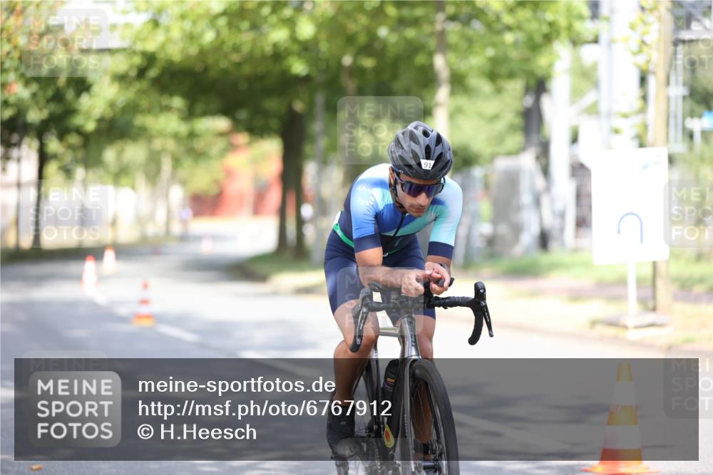 11.08.2024 - GEWOBA Citytriathlon Bremen H.Heesch http://msf.ph/oto/6767912 11.08.2024 10:39:01 Radfahren 20, 31, 45, 91 meine-sportfotos.de