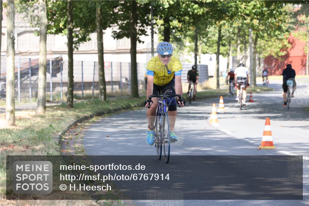 11.08.2024 - GEWOBA Citytriathlon Bremen H.Heesch http://msf.ph/oto/6767914 11.08.2024 10:21:36 Radfahren 27, 29, 42, 69, 77, 78, 99, 110 meine-sportfotos.de