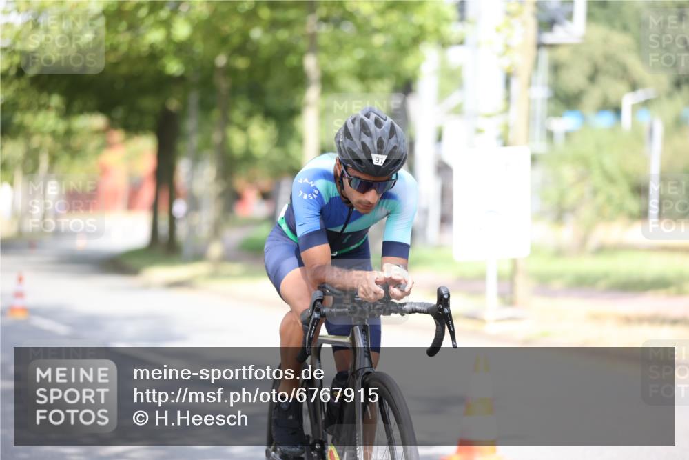 11.08.2024 - GEWOBA Citytriathlon Bremen H.Heesch http://msf.ph/oto/6767915 11.08.2024 10:39:01 Radfahren 20, 31, 45, 91 meine-sportfotos.de