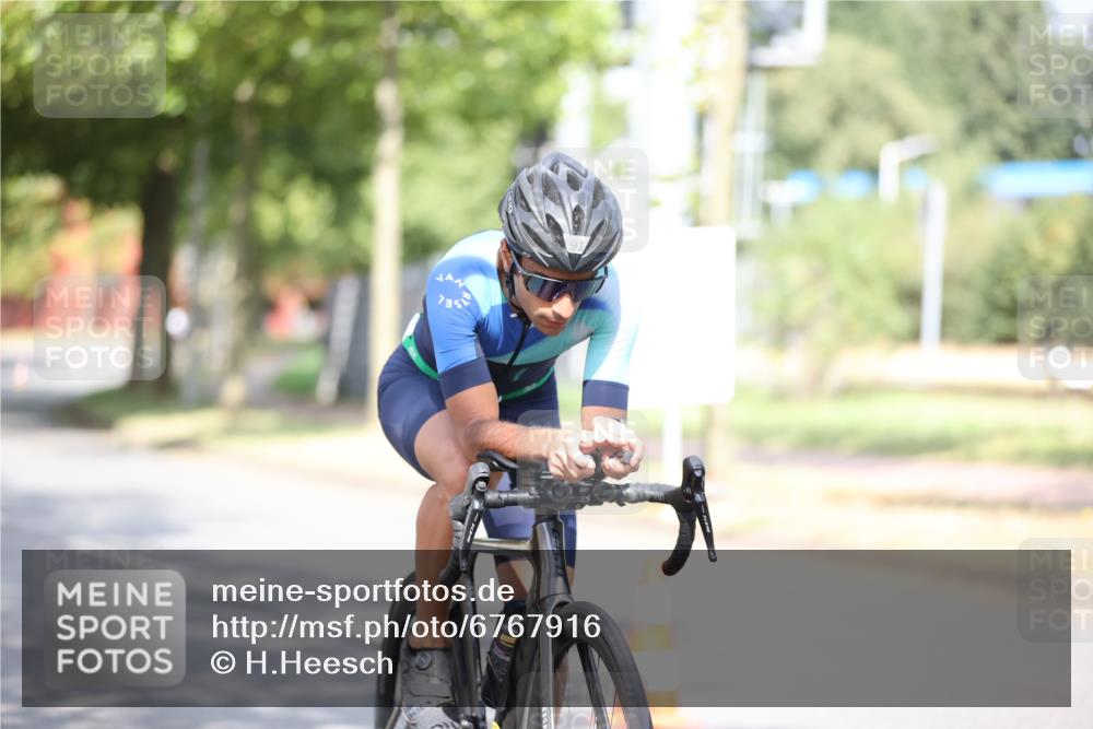 11.08.2024 - GEWOBA Citytriathlon Bremen H.Heesch http://msf.ph/oto/6767916 11.08.2024 10:39:01 Radfahren 20, 31, 45, 91 meine-sportfotos.de