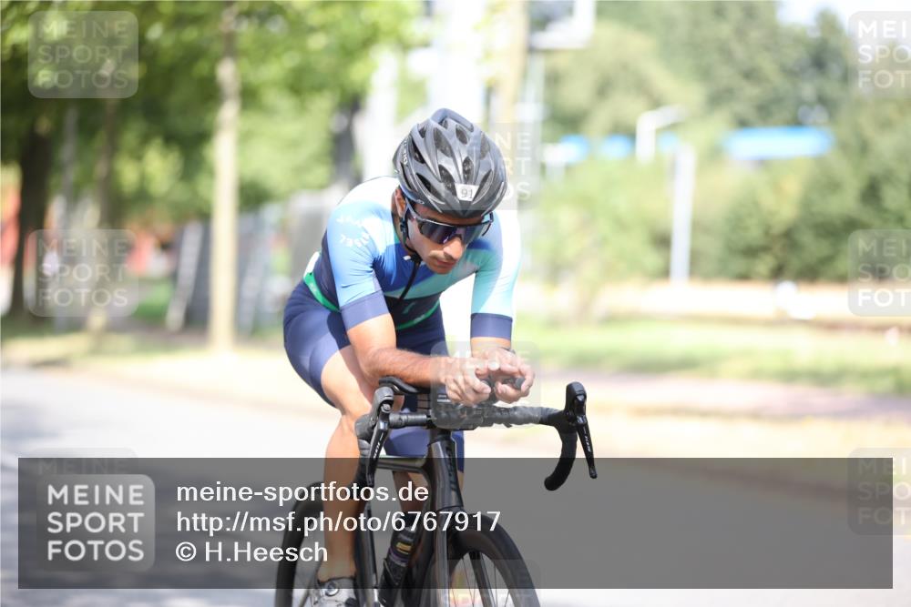 11.08.2024 - GEWOBA Citytriathlon Bremen H.Heesch http://msf.ph/oto/6767917 11.08.2024 10:39:01 Radfahren 20, 31, 45, 91 meine-sportfotos.de