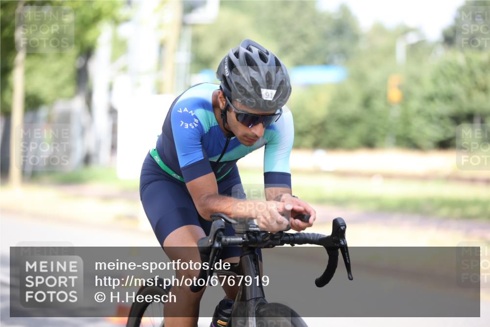 11.08.2024 - GEWOBA Citytriathlon Bremen H.Heesch http://msf.ph/oto/6767919 11.08.2024 10:39:01 Radfahren 20, 31, 45, 91 meine-sportfotos.de