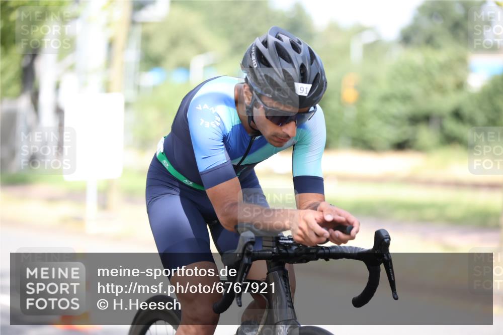 11.08.2024 - GEWOBA Citytriathlon Bremen H.Heesch http://msf.ph/oto/6767921 11.08.2024 10:39:01 Radfahren 20, 31, 45, 91 meine-sportfotos.de