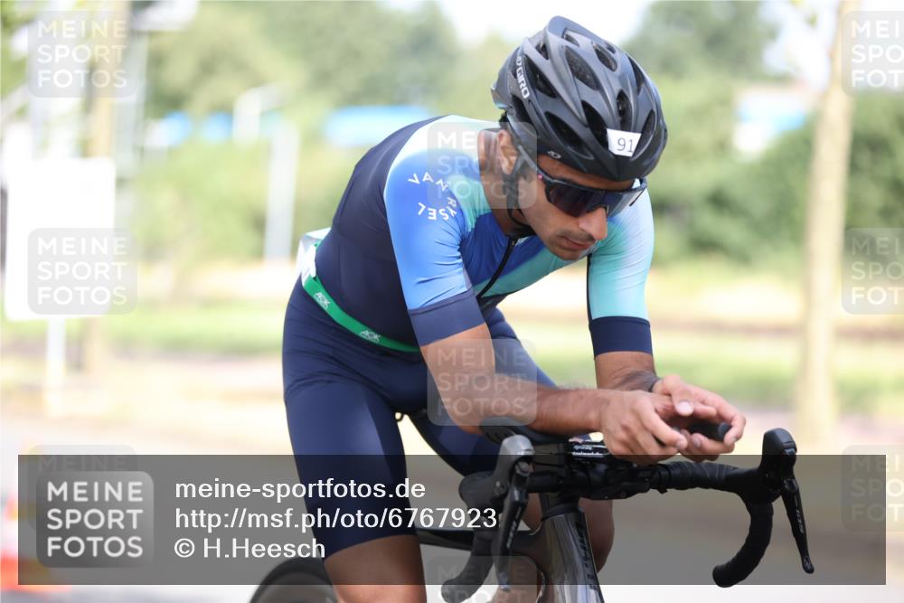 11.08.2024 - GEWOBA Citytriathlon Bremen H.Heesch http://msf.ph/oto/6767923 11.08.2024 10:39:01 Radfahren 20, 31, 45, 91 meine-sportfotos.de