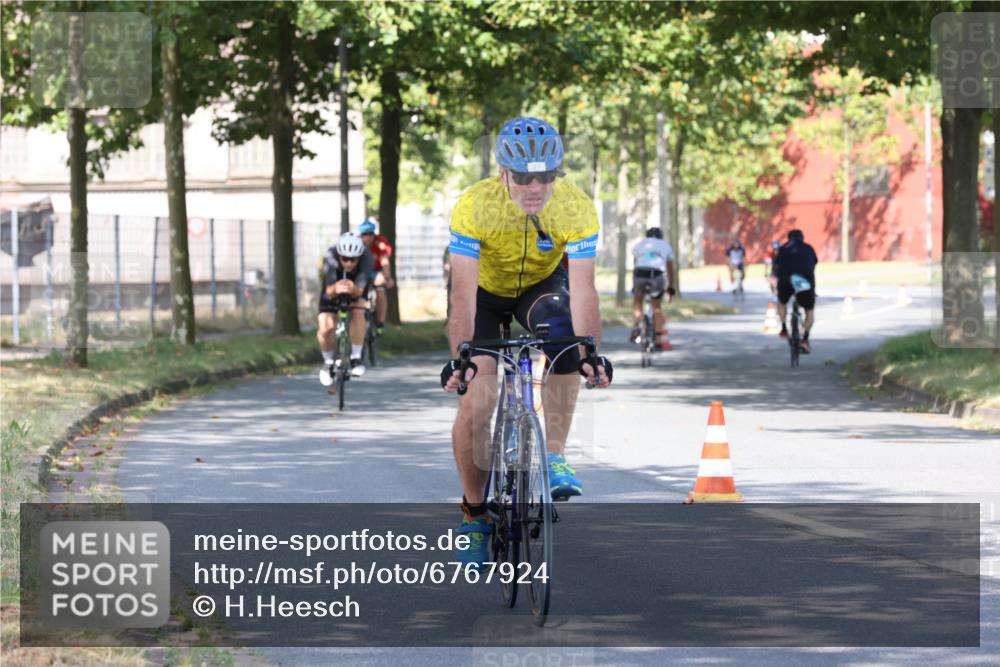 11.08.2024 - GEWOBA Citytriathlon Bremen H.Heesch http://msf.ph/oto/6767924 11.08.2024 10:21:37 Radfahren 27, 29, 42, 69, 77, 78, 106, 110 meine-sportfotos.de