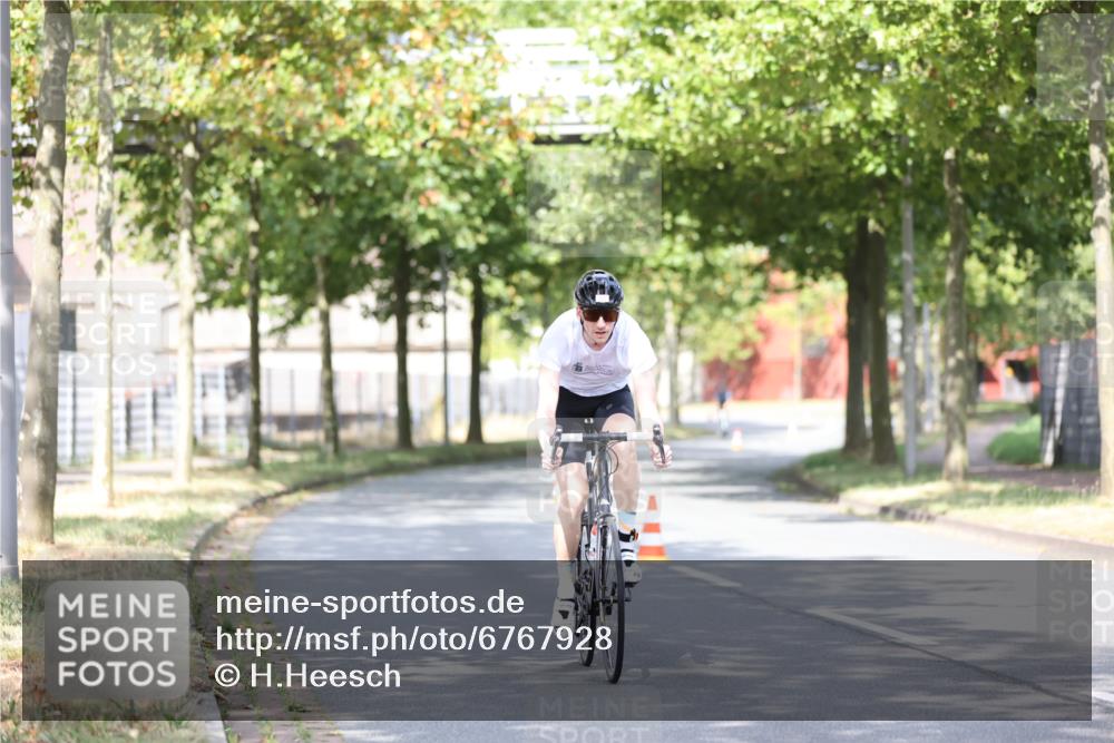 11.08.2024 - GEWOBA Citytriathlon Bremen H.Heesch http://msf.ph/oto/6767928 11.08.2024 10:39:11 Radfahren 20, 91, 92 meine-sportfotos.de