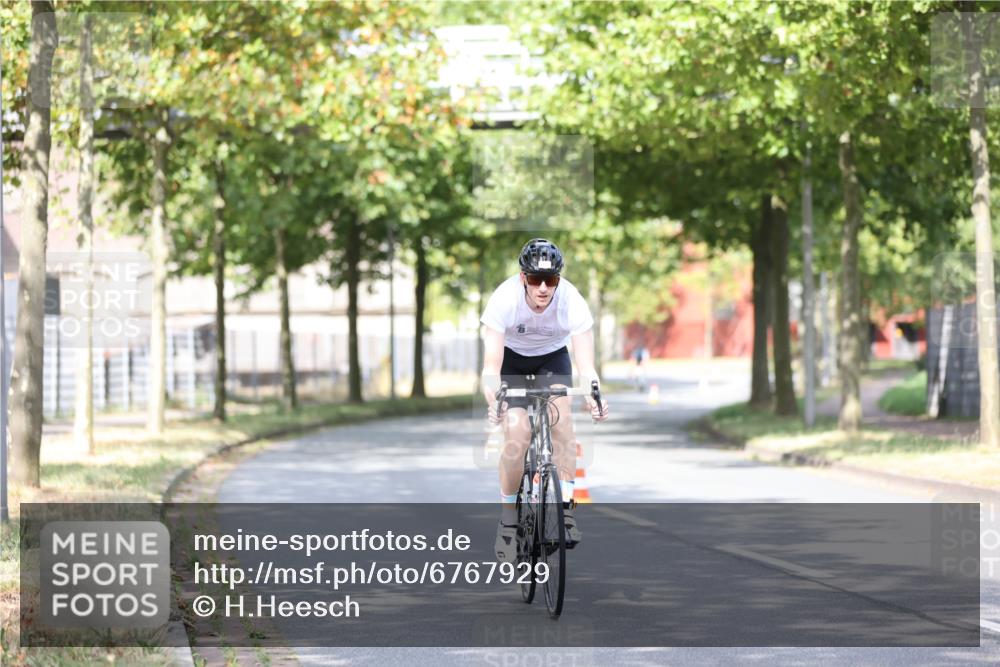 11.08.2024 - GEWOBA Citytriathlon Bremen H.Heesch http://msf.ph/oto/6767929 11.08.2024 10:39:11 Radfahren 20, 91, 92 meine-sportfotos.de