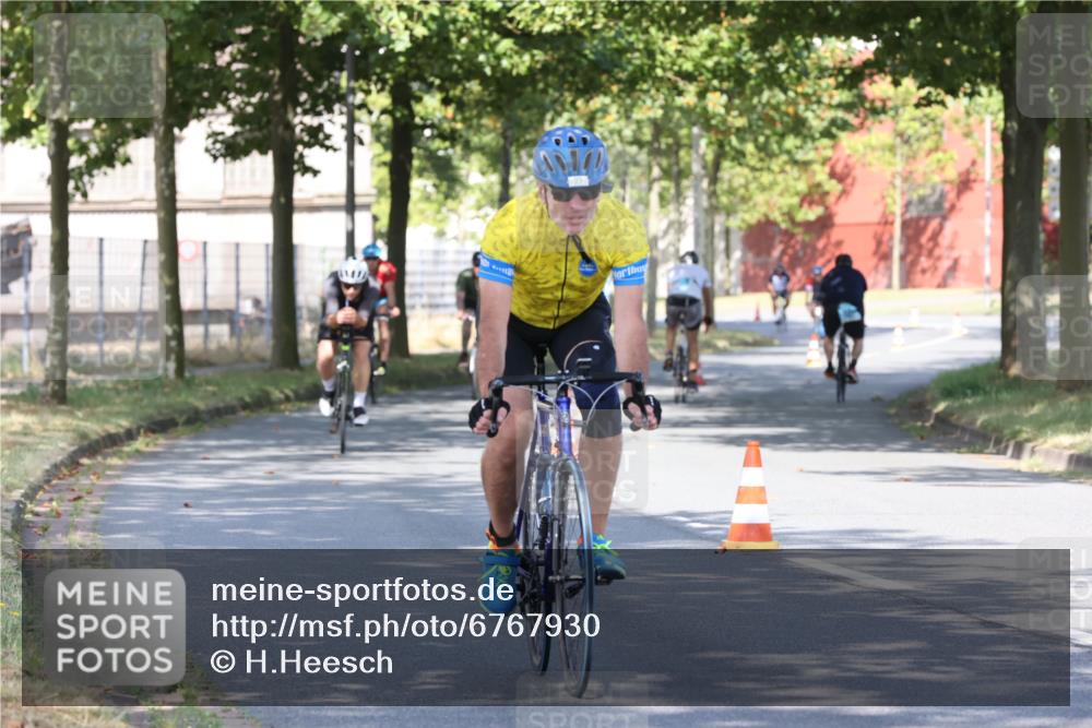 11.08.2024 - GEWOBA Citytriathlon Bremen H.Heesch http://msf.ph/oto/6767930 11.08.2024 10:21:37 Radfahren 27, 29, 42, 69, 77, 78, 106, 110 meine-sportfotos.de