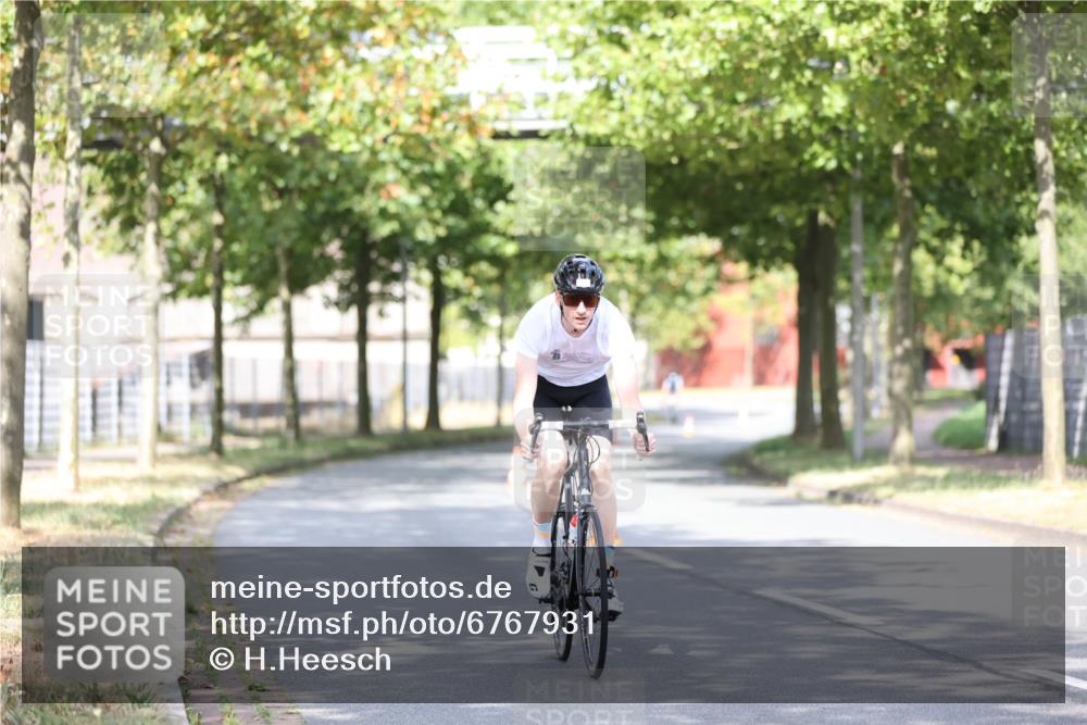11.08.2024 - GEWOBA Citytriathlon Bremen H.Heesch http://msf.ph/oto/6767931 11.08.2024 10:39:11 Radfahren 20, 91, 92 meine-sportfotos.de
