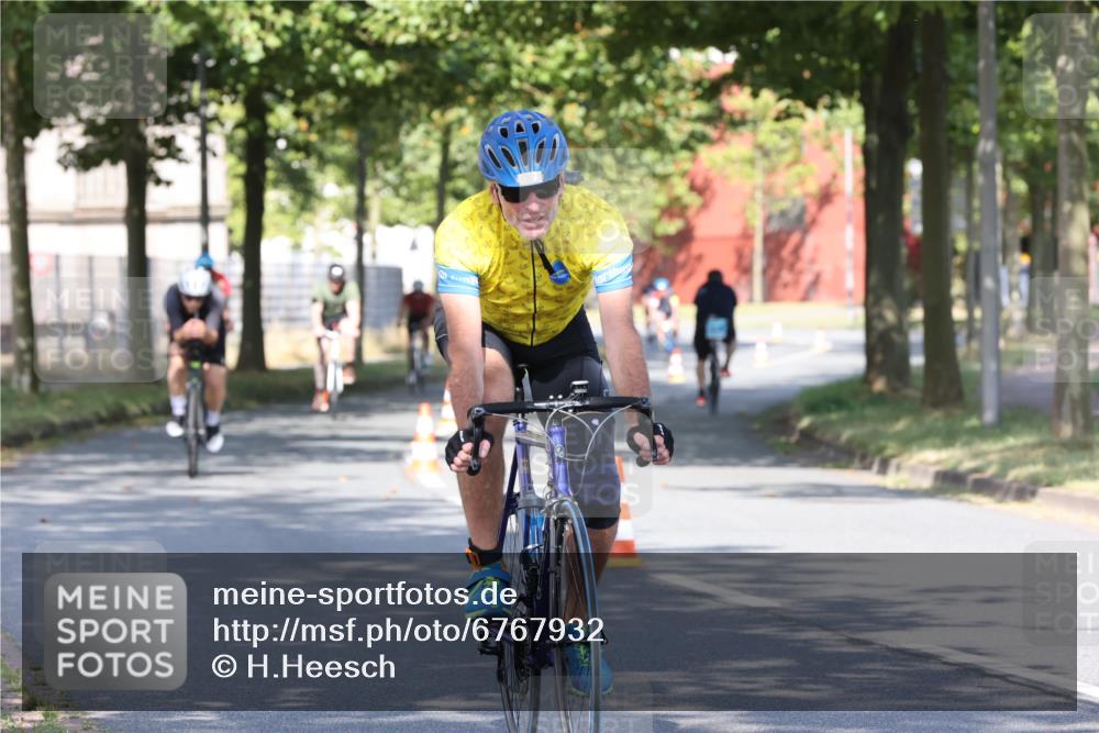 11.08.2024 - GEWOBA Citytriathlon Bremen H.Heesch http://msf.ph/oto/6767932 11.08.2024 10:21:37 Radfahren 27, 29, 42, 69, 77, 78, 106, 110 meine-sportfotos.de