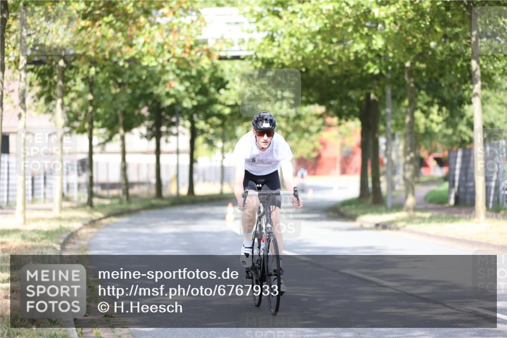 11.08.2024 - GEWOBA Citytriathlon Bremen H.Heesch http://msf.ph/oto/6767933 11.08.2024 10:39:11 Radfahren 20, 91, 92 meine-sportfotos.de