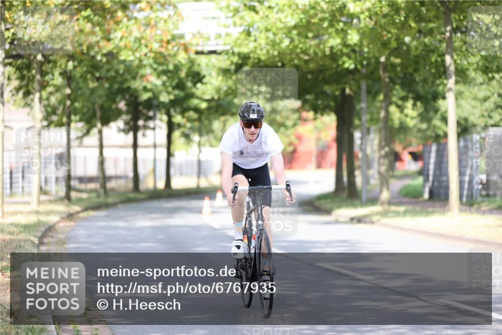 11.08.2024 - GEWOBA Citytriathlon Bremen H.Heesch http://msf.ph/oto/6767935 11.08.2024 10:39:11 Radfahren 20, 91, 92 meine-sportfotos.de