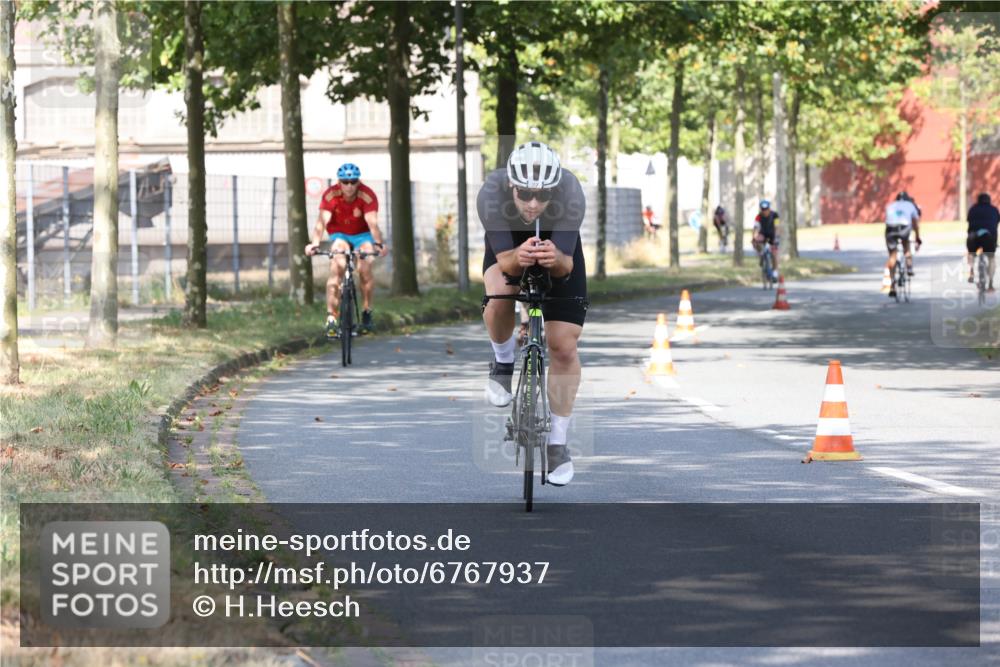11.08.2024 - GEWOBA Citytriathlon Bremen H.Heesch http://msf.ph/oto/6767937 11.08.2024 10:21:39 Radfahren 27, 29, 42, 69, 77, 78, 106, 110 meine-sportfotos.de