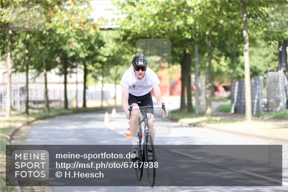 11.08.2024 - GEWOBA Citytriathlon Bremen H.Heesch http://msf.ph/oto/6767938 11.08.2024 10:39:11 Radfahren 20, 91, 92 meine-sportfotos.de