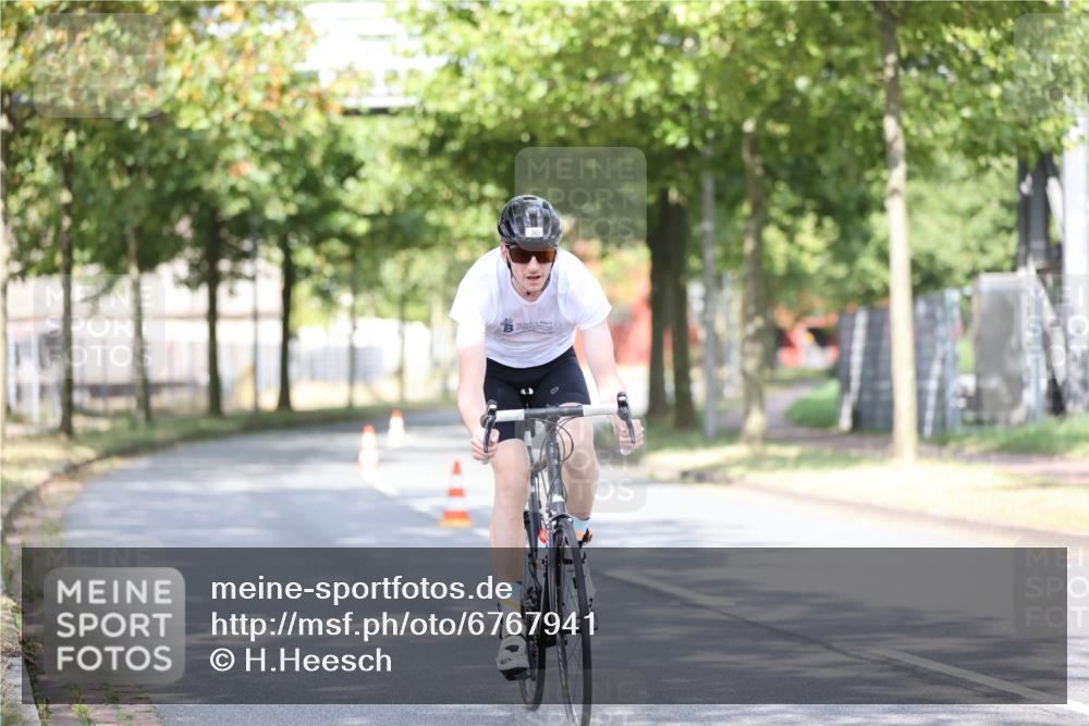 11.08.2024 - GEWOBA Citytriathlon Bremen H.Heesch http://msf.ph/oto/6767941 11.08.2024 10:39:11 Radfahren 20, 91, 92 meine-sportfotos.de