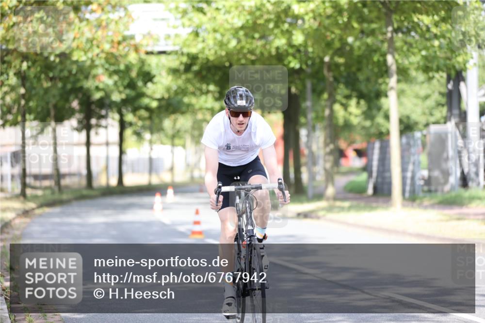 11.08.2024 - GEWOBA Citytriathlon Bremen H.Heesch http://msf.ph/oto/6767942 11.08.2024 10:39:11 Radfahren 20, 91, 92 meine-sportfotos.de